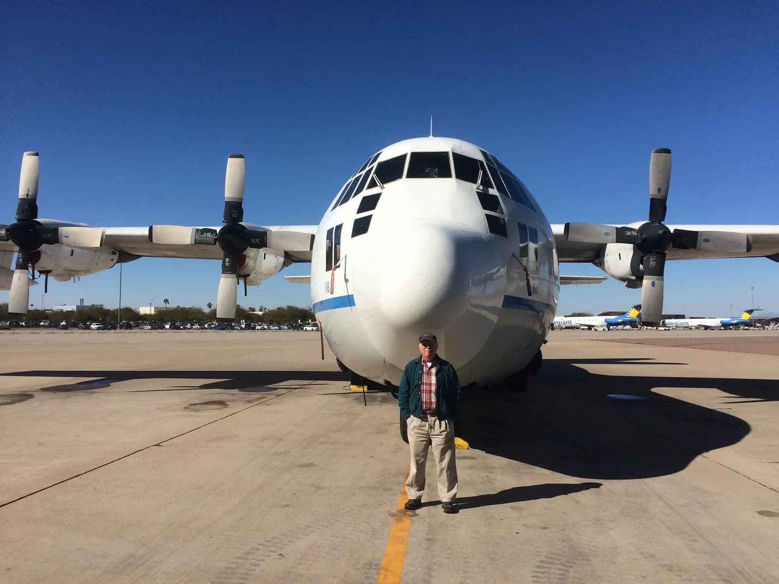 Aircraft nose with an engineer in front of it on the ramp